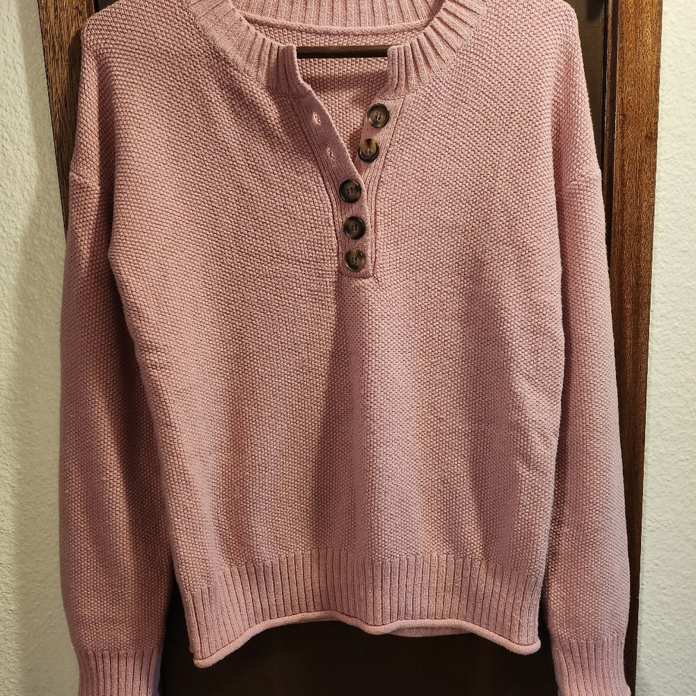 Pink sweater 💗, qtr button up,small